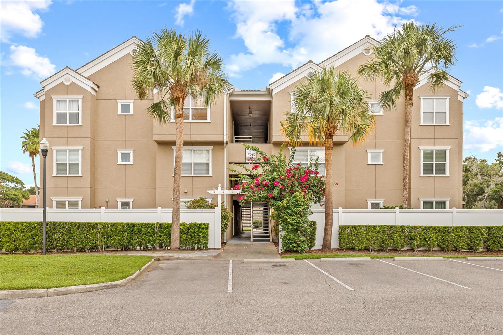 15215 AMBERLY DR #1002, TAMPA, FL, 33647