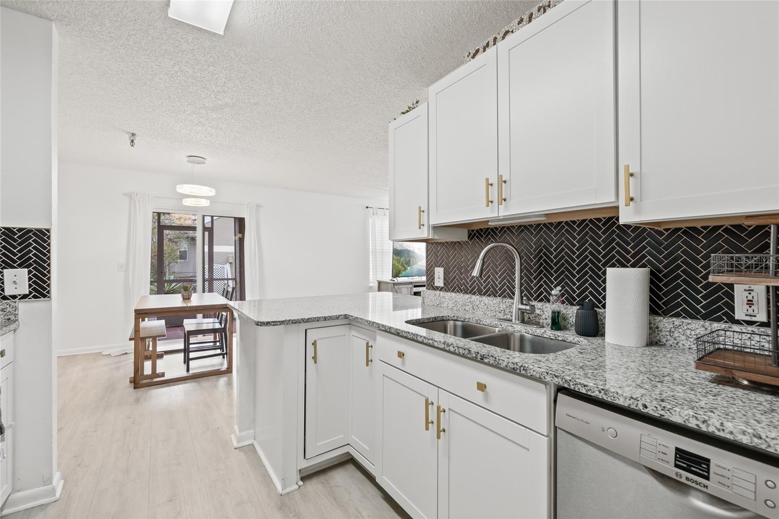 15215 AMBERLY DR #1002, TAMPA, FL, 33647