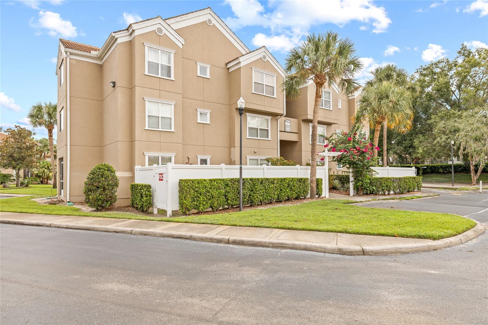 15215 AMBERLY DR #1002, TAMPA, FL, 33647