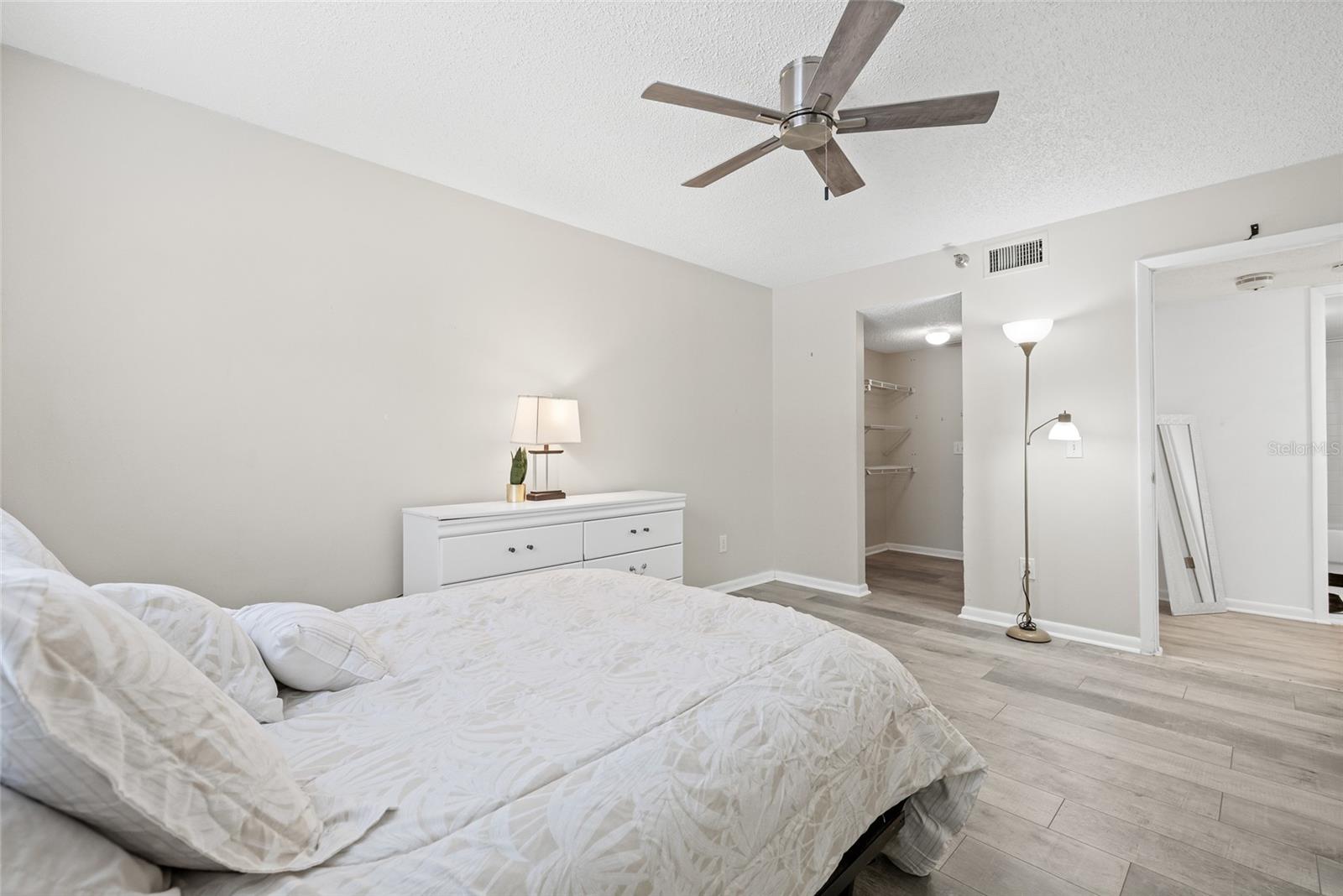 15215 AMBERLY DR #1002, TAMPA, FL, 33647