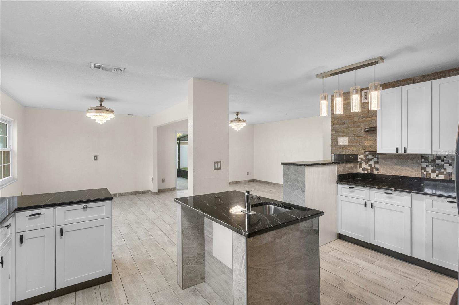 819 ROYAL OAK DR, ORLANDO, FL, 32809