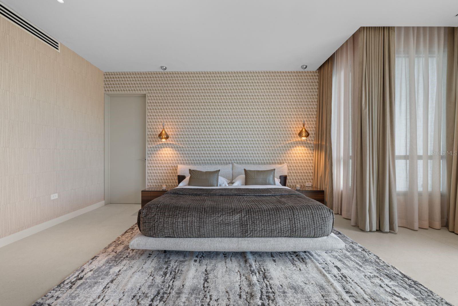 PR9115907 Property Photo