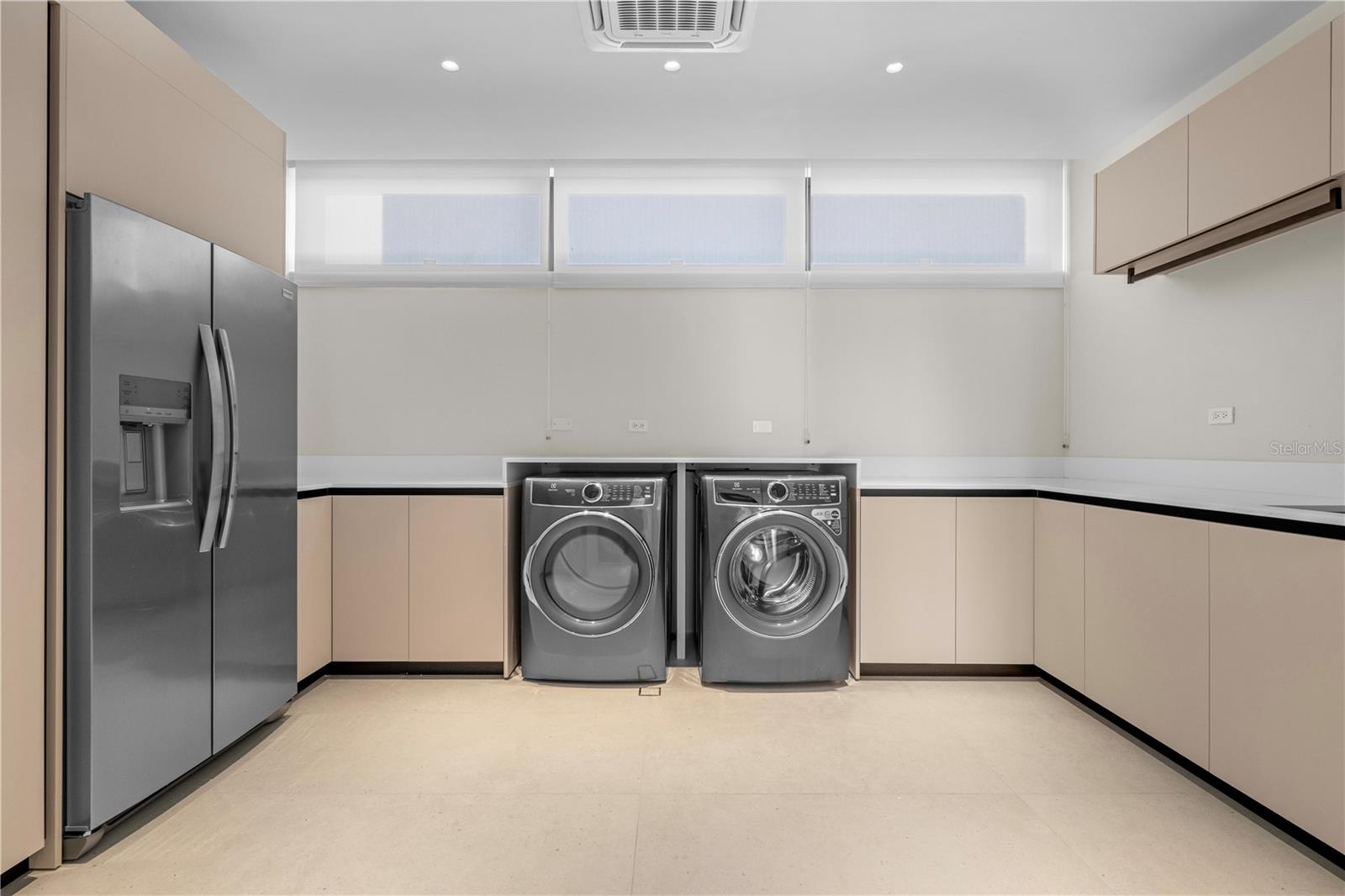 PR9115907 Property Photo