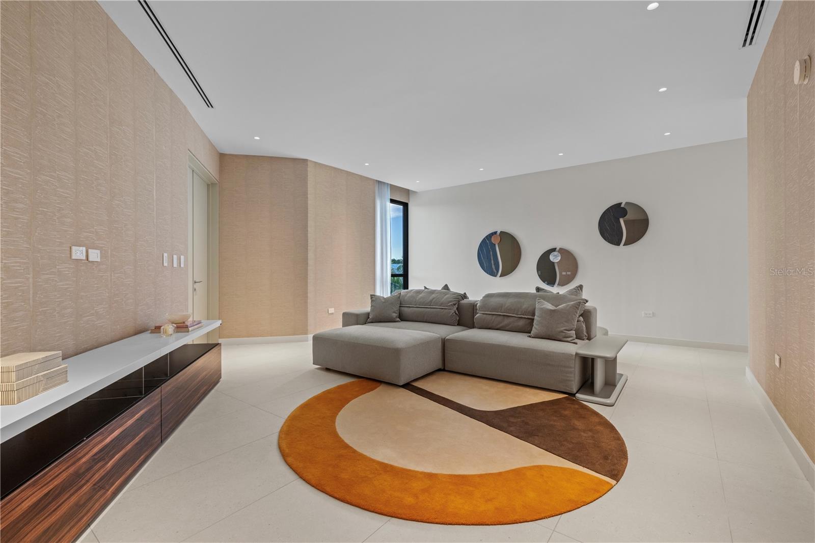 PR9115907 Property Photo