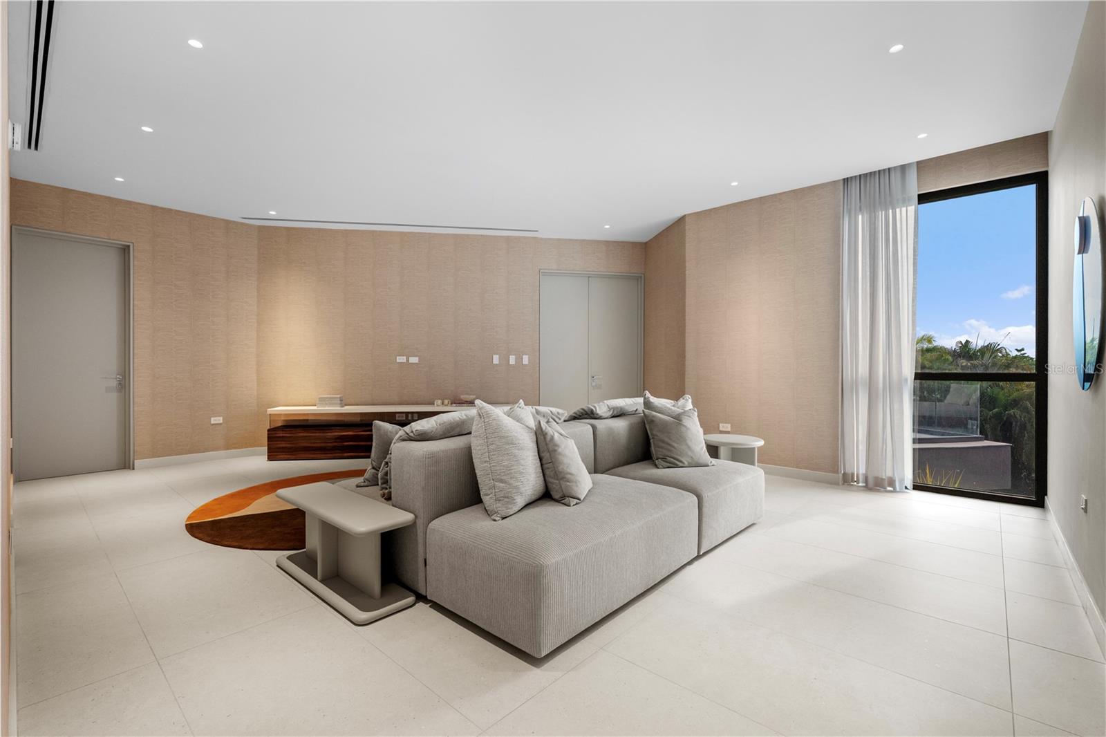 PR9115907 Property Photo