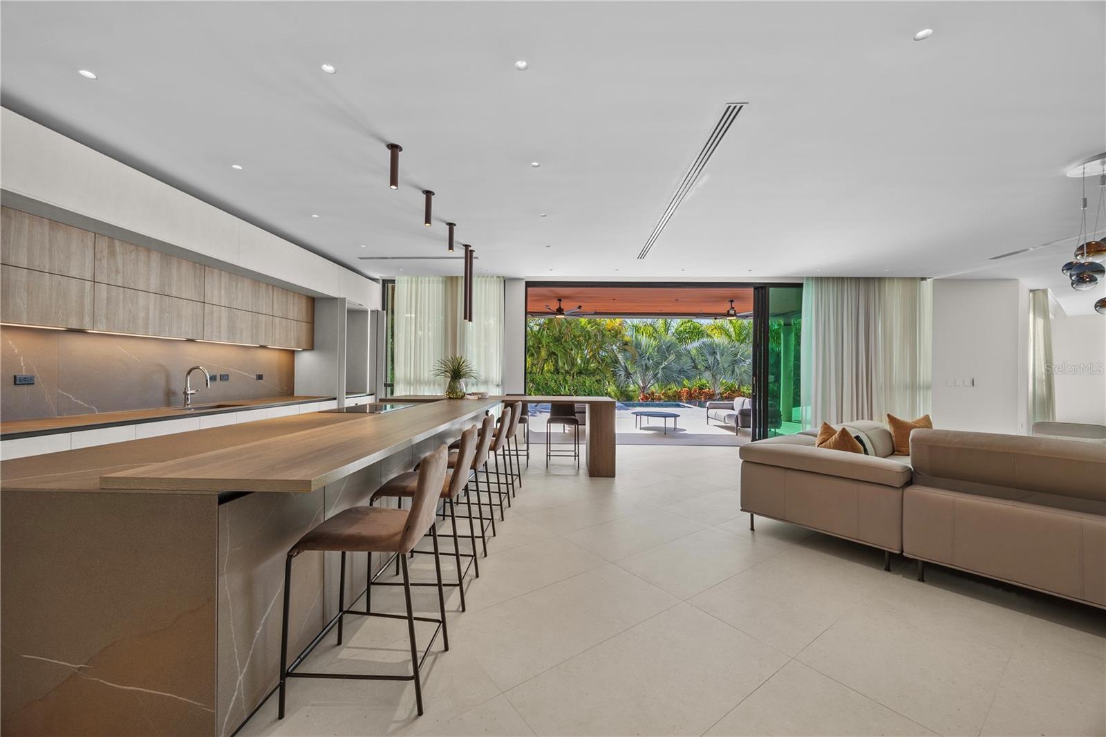 PR9115907 Property Photo