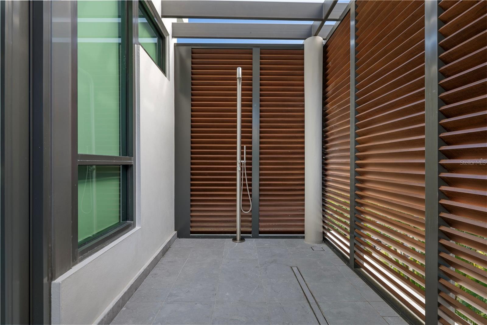 PR9115907 Property Photo