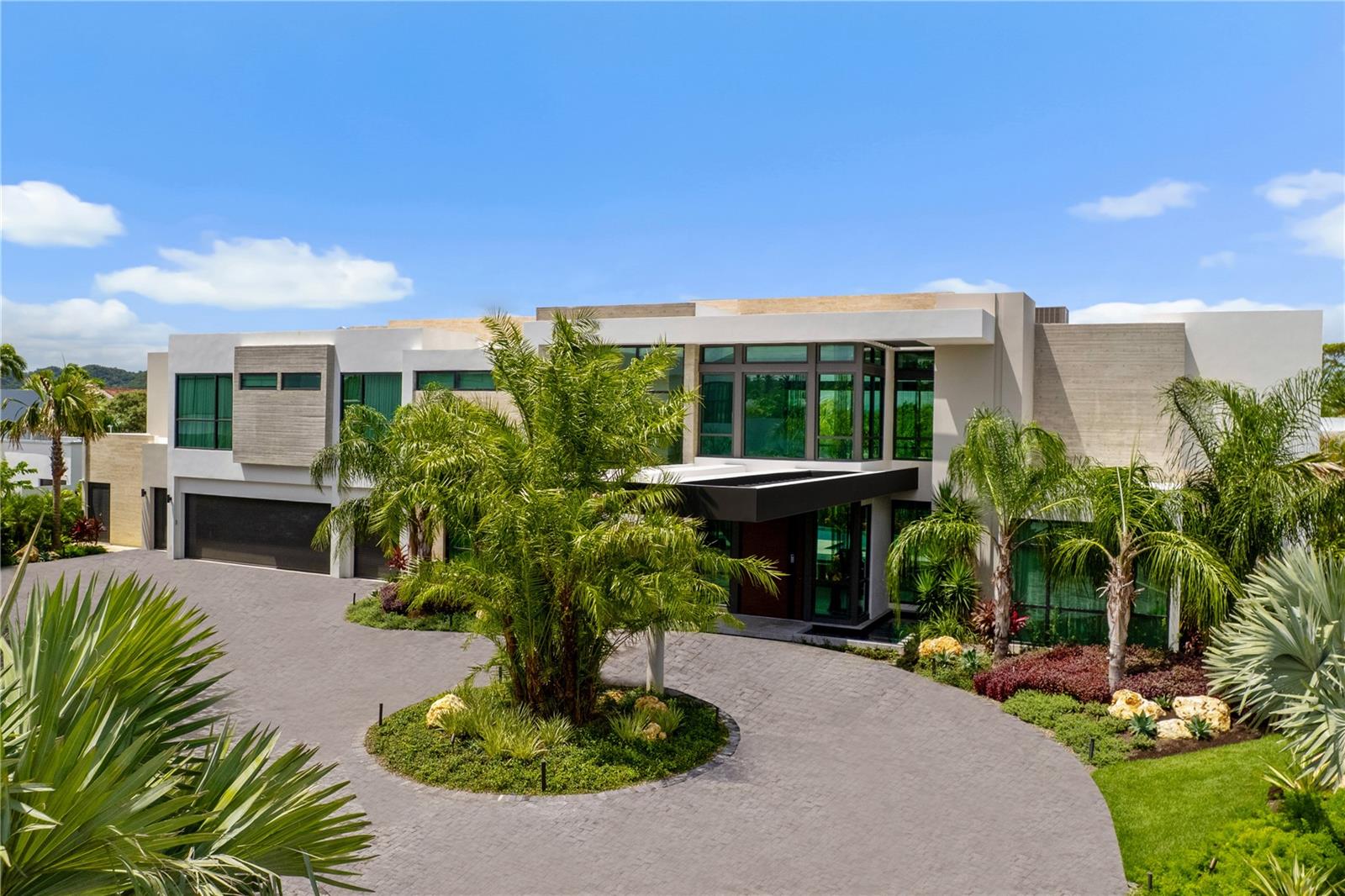 PR9115907 Property Photo