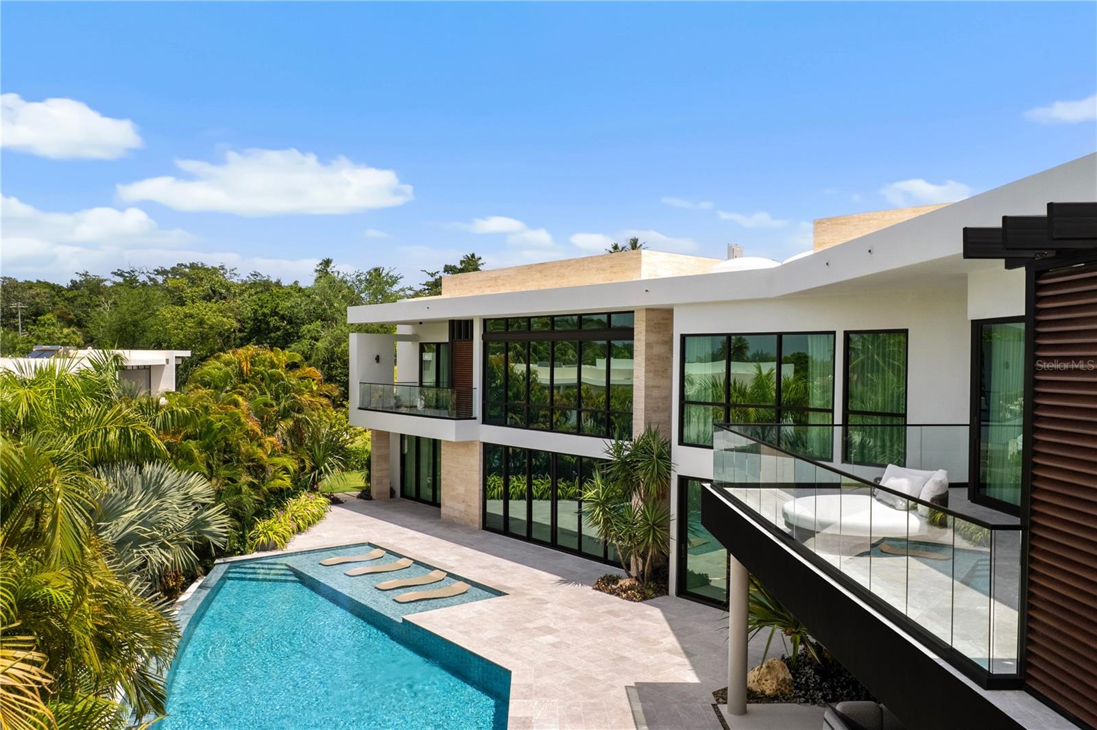 PR9115907 Property Photo