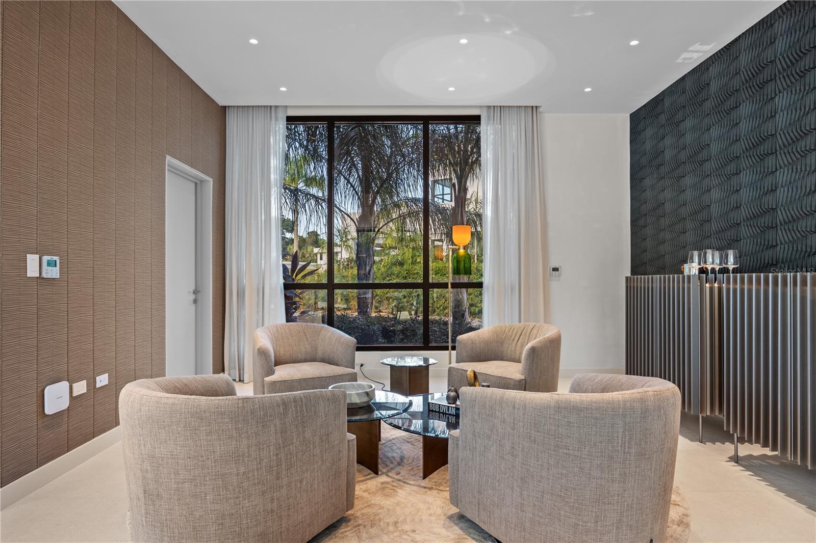 PR9115907 Property Photo