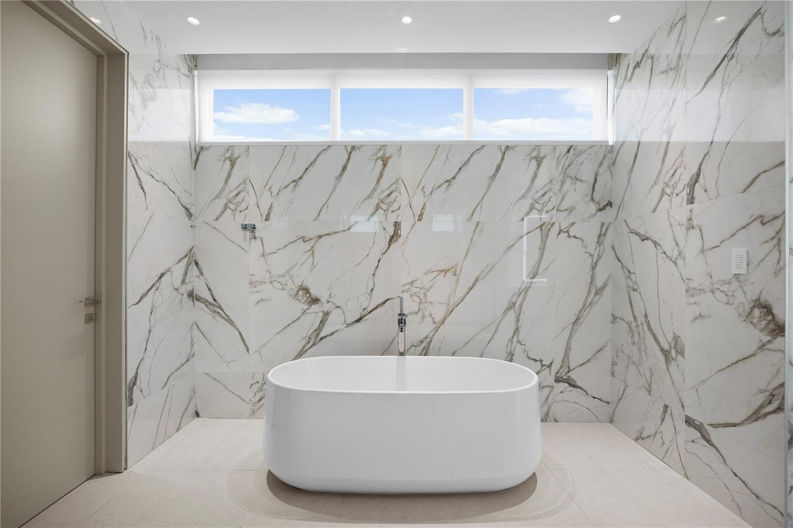 PR9115907 Property Photo