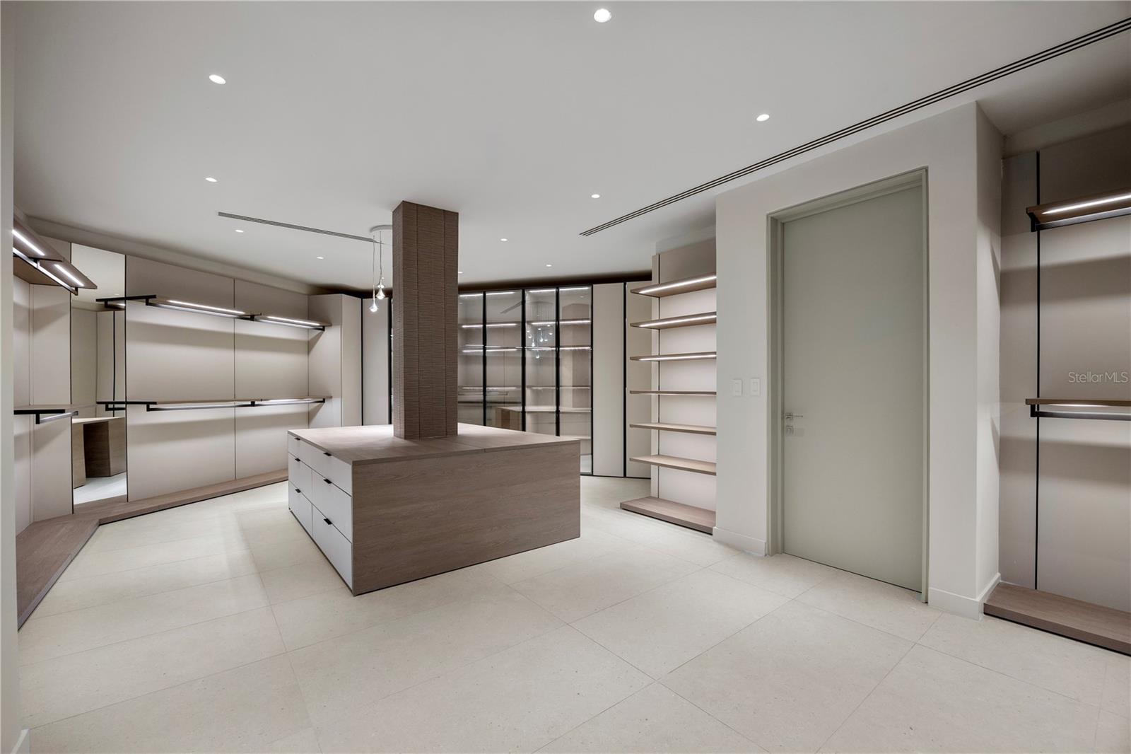 PR9115907 Property Photo