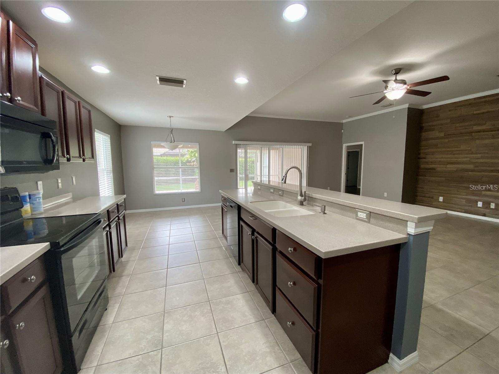 6105 42ND STREET CIR E, BRADENTON, FL, 34203