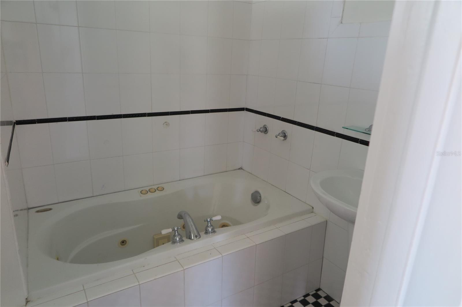 105 SE 1ST AVE, LAKE BUTLER, FL, 32054