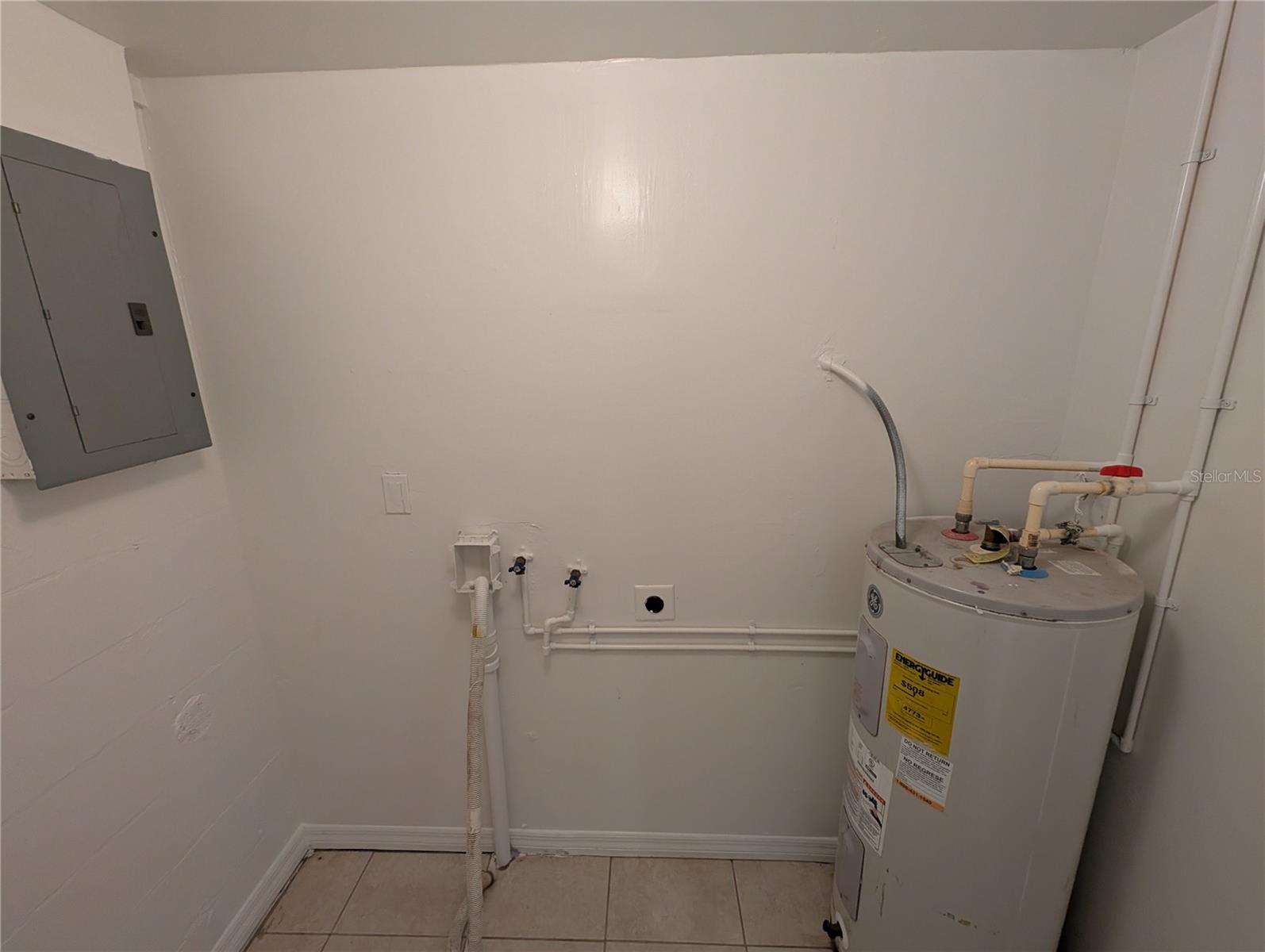 8013 BEECHWOOD PL, TAMPA, FL, 33619