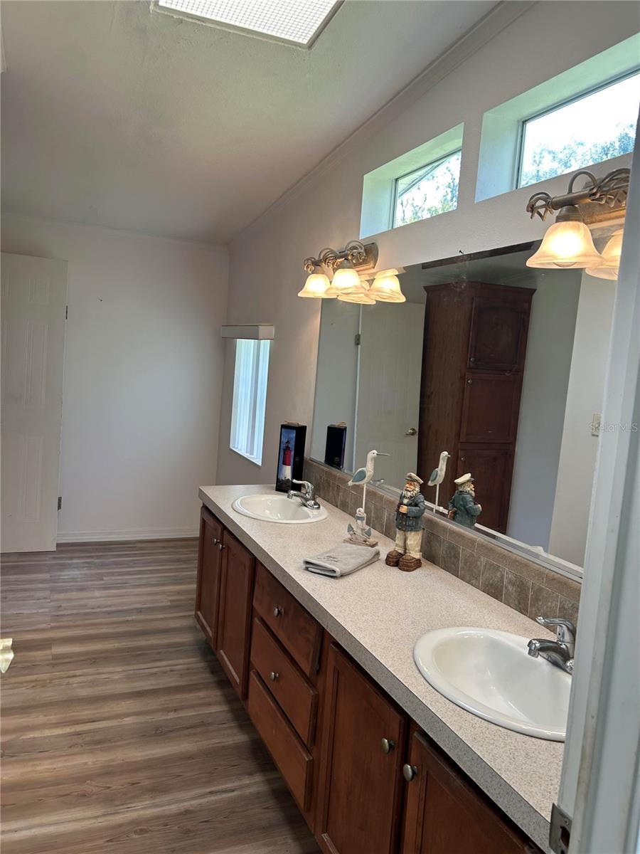 5525 WILKINS RD, TAMPA, FL, 33610