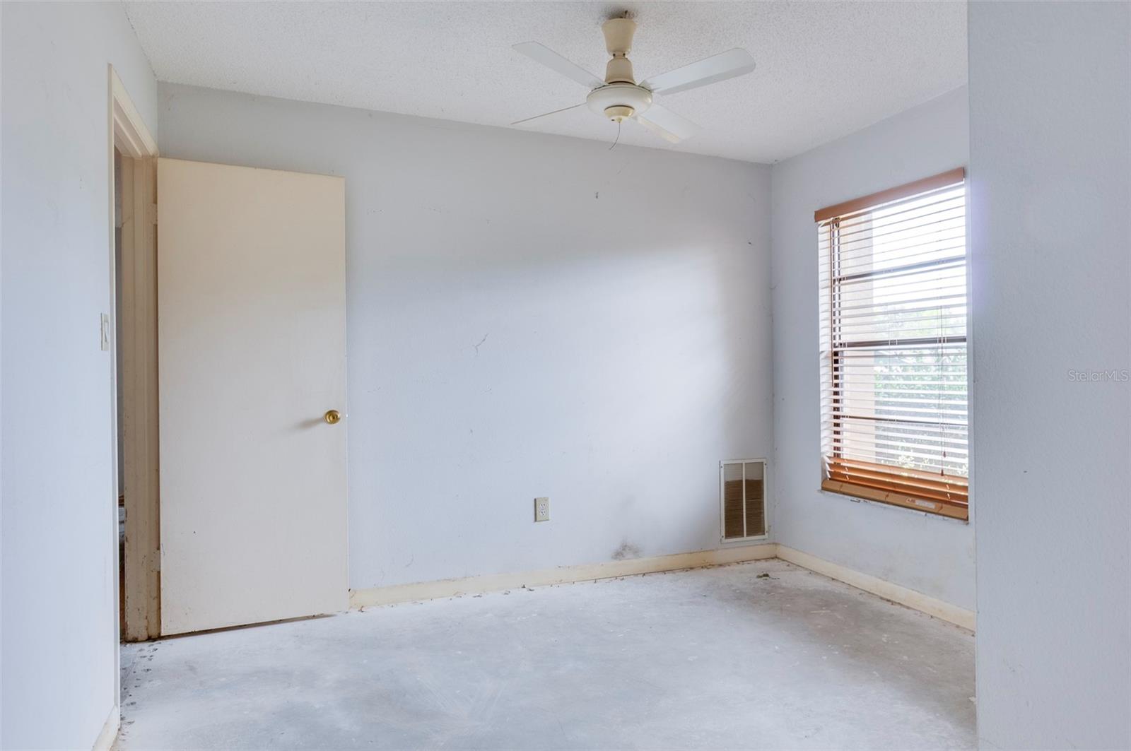 TB8424988 Property Photo