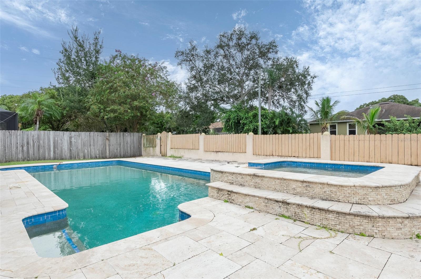 TB8424988 Property Photo
