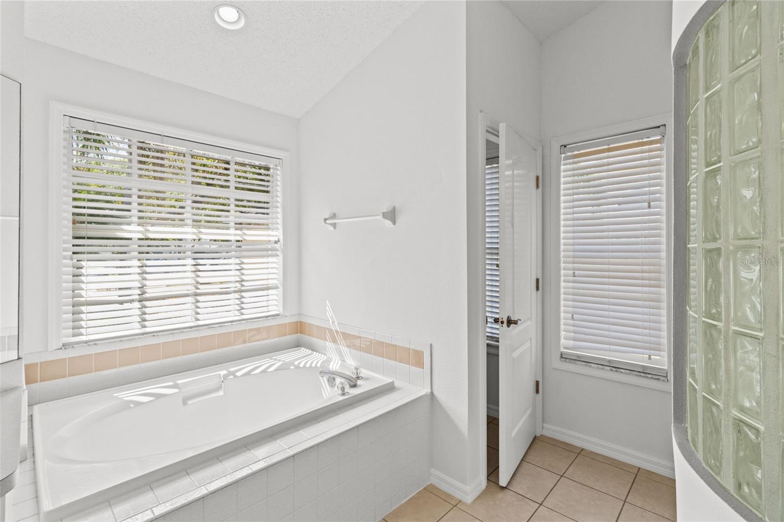 426 VILLAGE DR, TARPON SPRINGS, FL, 34689