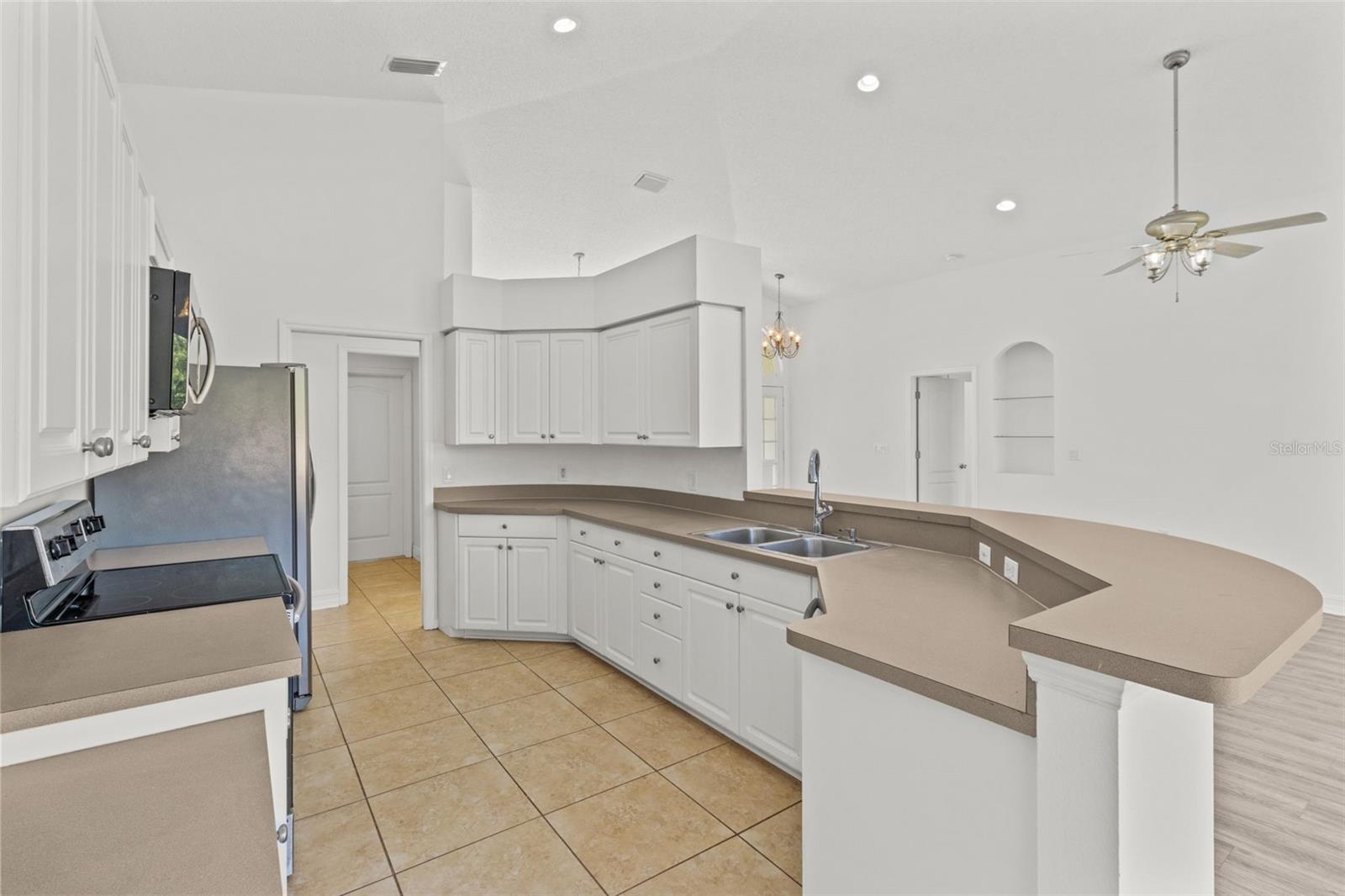 426 VILLAGE DR, TARPON SPRINGS, FL, 34689