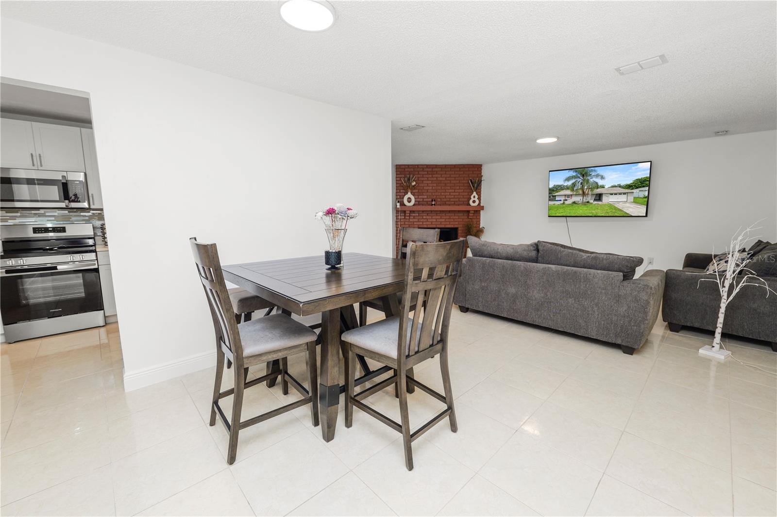 2008 N CRYSTAL LAKE DR, LAKELAND, FL, 33801