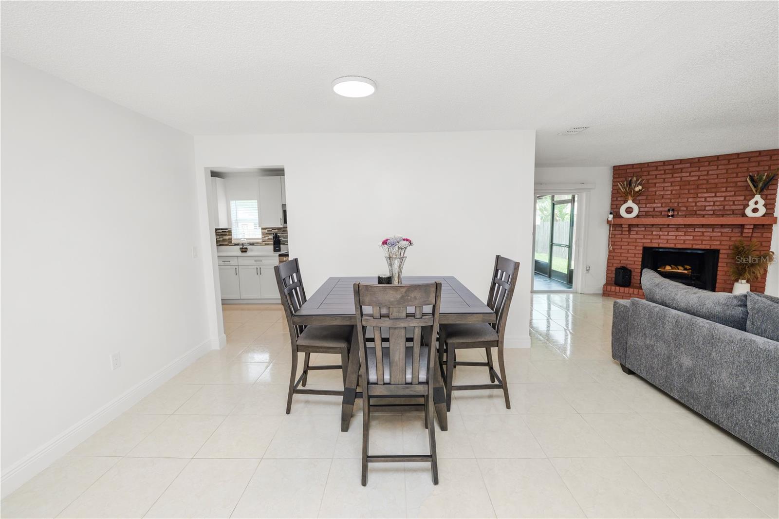 2008 N CRYSTAL LAKE DR, LAKELAND, FL, 33801