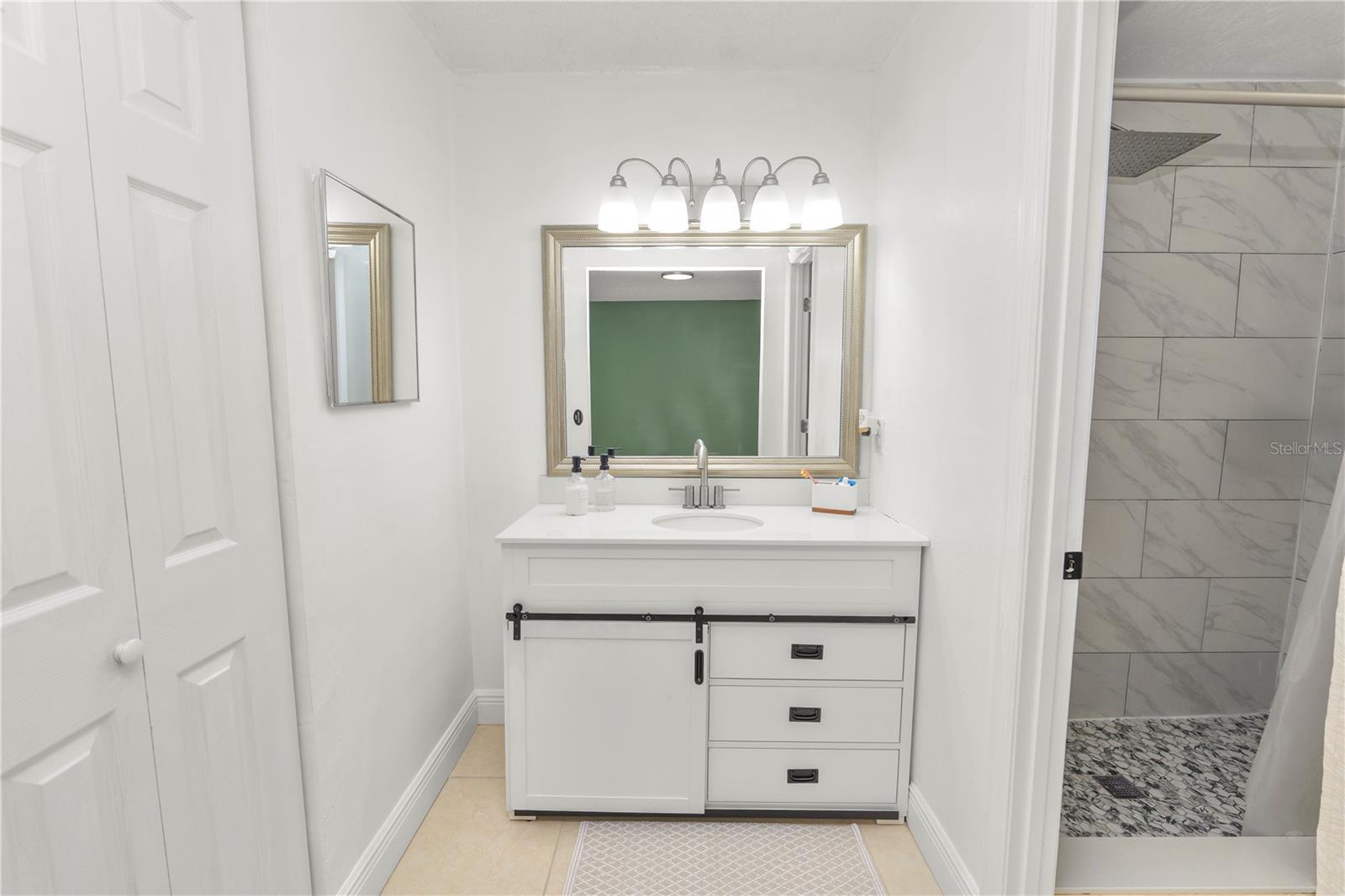 2008 N CRYSTAL LAKE DR, LAKELAND, FL, 33801