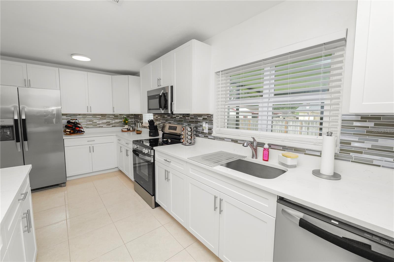 2008 N CRYSTAL LAKE DR, LAKELAND, FL, 33801