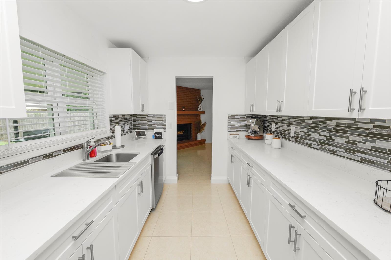 2008 N CRYSTAL LAKE DR, LAKELAND, FL, 33801