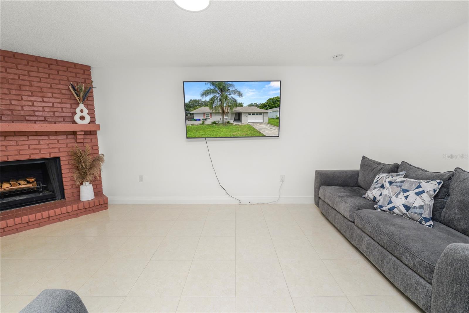 2008 N CRYSTAL LAKE DR, LAKELAND, FL, 33801