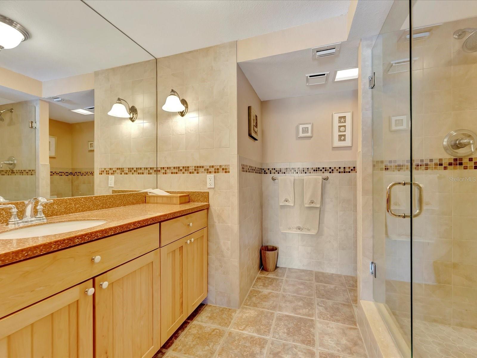 1400 GULF BLVD #204, CLEARWATER BEACH, FL, 33767