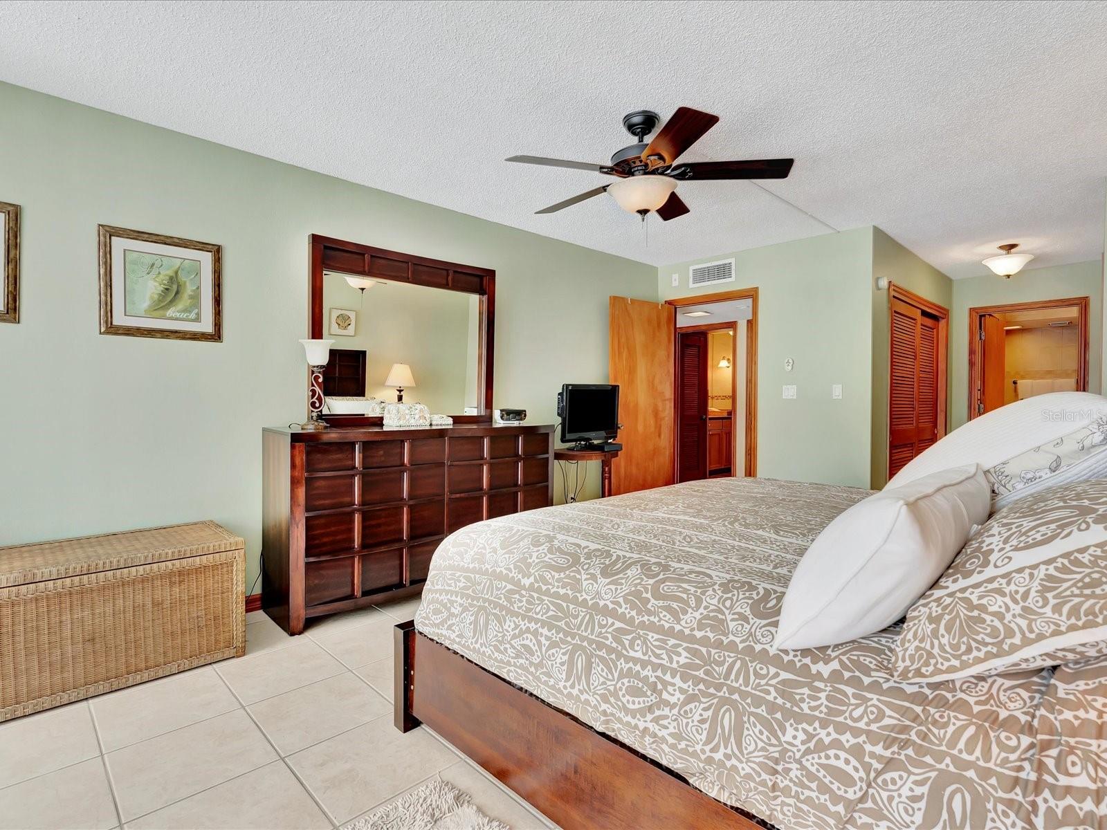 1400 GULF BLVD #204, CLEARWATER BEACH, FL, 33767