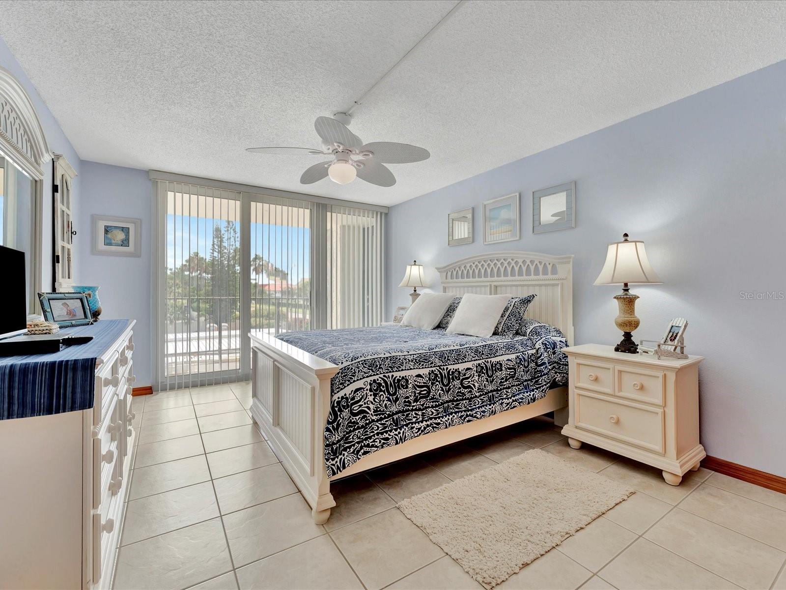 1400 GULF BLVD #204, CLEARWATER BEACH, FL, 33767