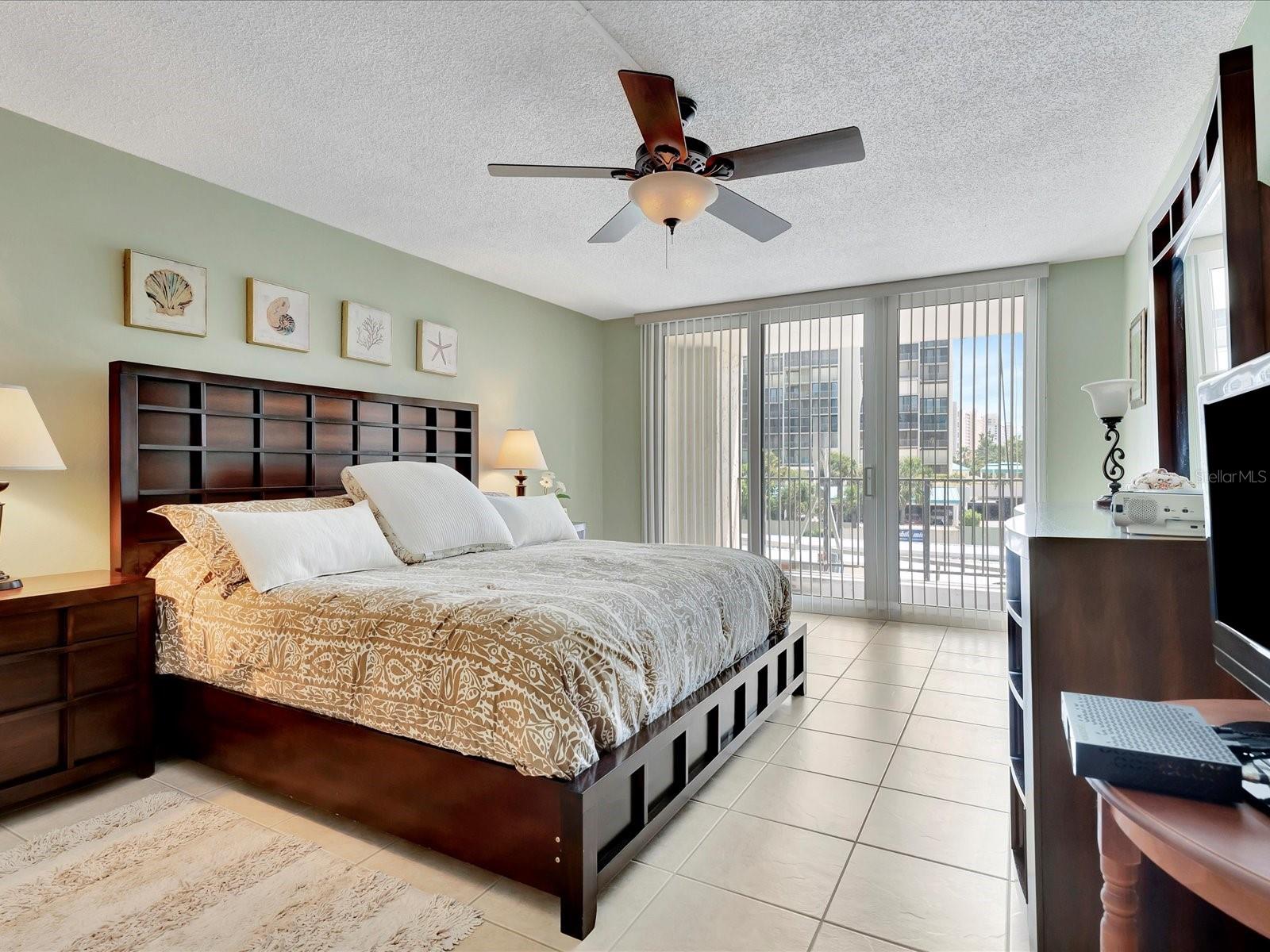 1400 GULF BLVD #204, CLEARWATER BEACH, FL, 33767