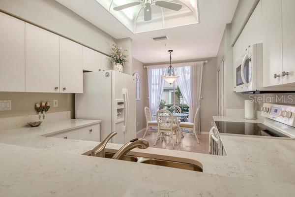 9641 CASTLE POINT DR #1215, SARASOTA, FL, 34238