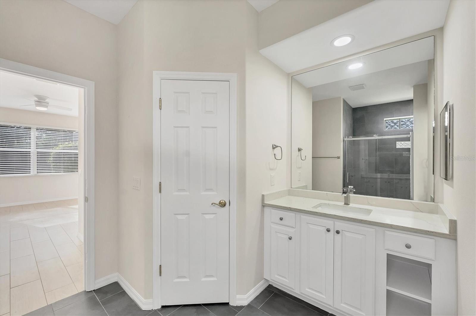 A4664292 Property Photo