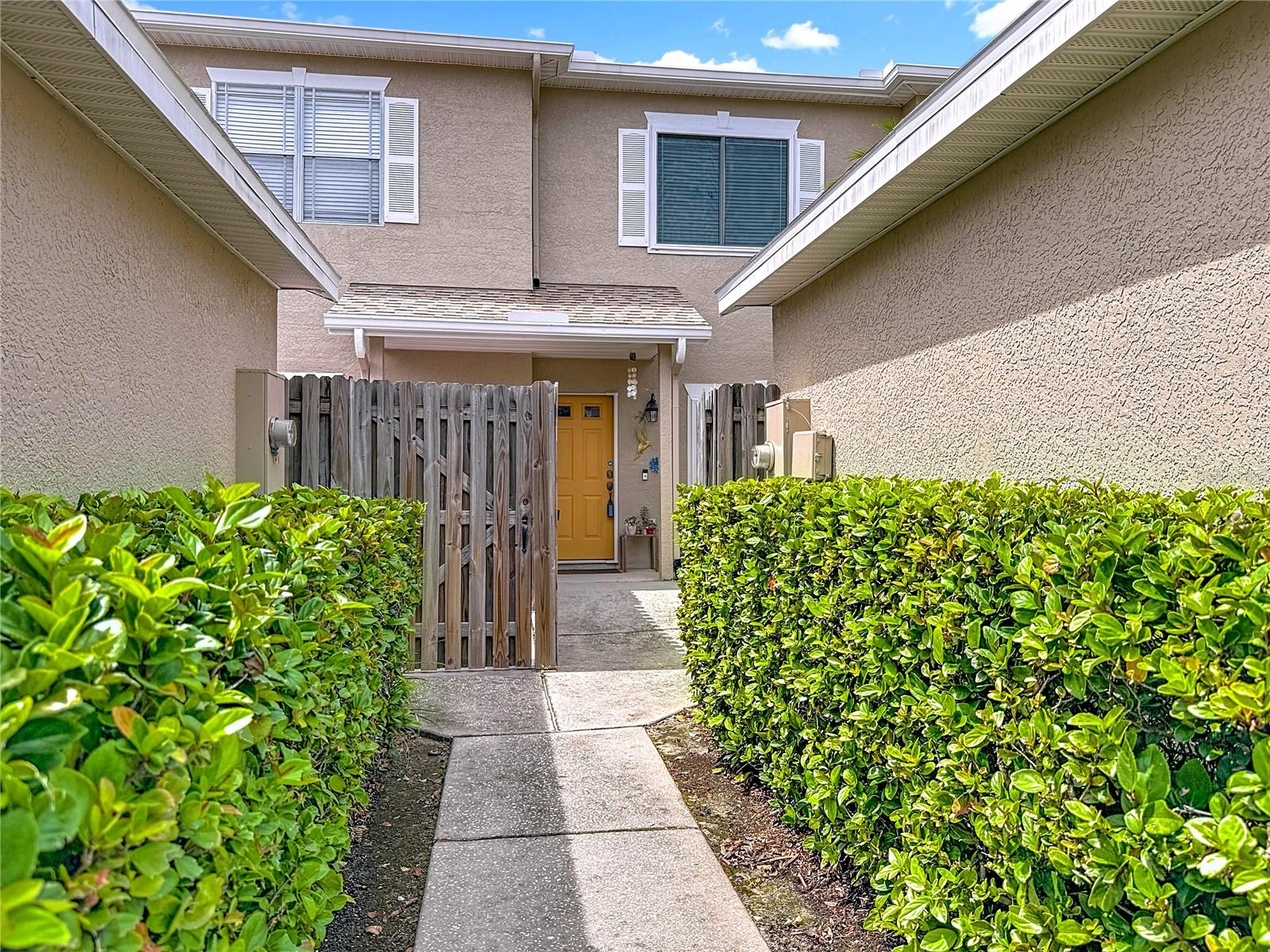 18510 PEBBLE LAKE CT, TAMPA, FL, 33647