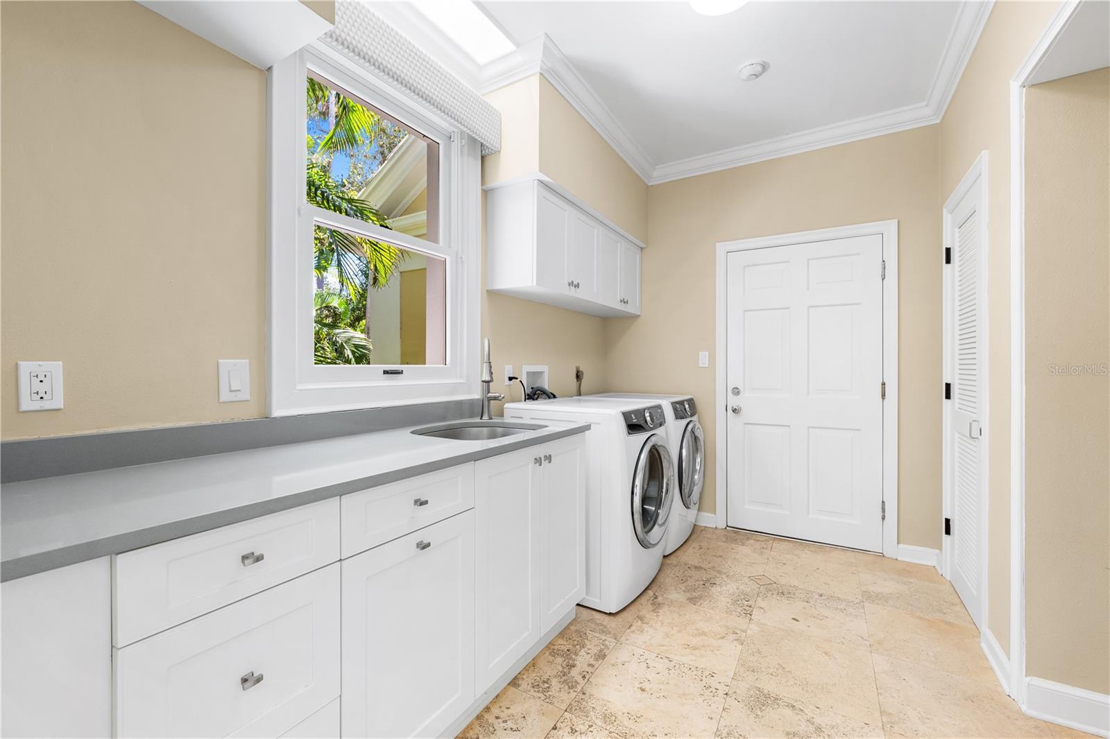 A4664295 Property Photo
