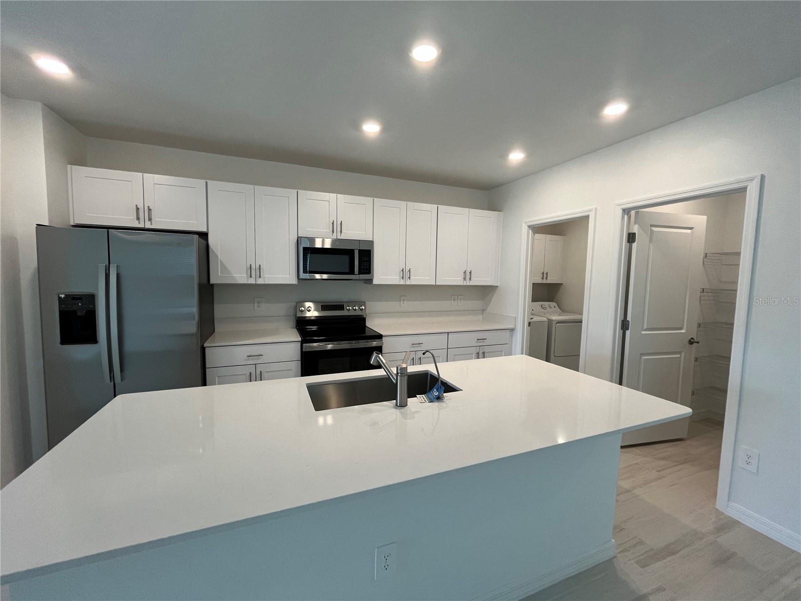 11340 RADIANT SHORE LOOP, SAN ANTONIO, FL, 33576