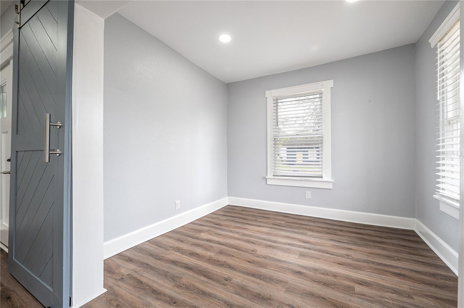 1202 E GIDDENS AVE, TAMPA, FL, 33603