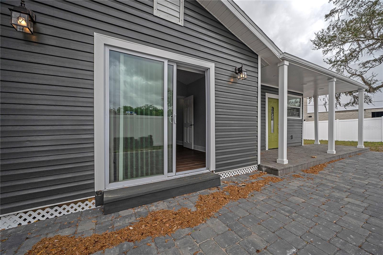 1202 E GIDDENS AVE, TAMPA, FL, 33603