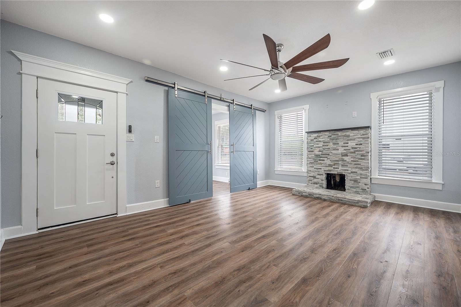 1202 E GIDDENS AVE, TAMPA, FL, 33603