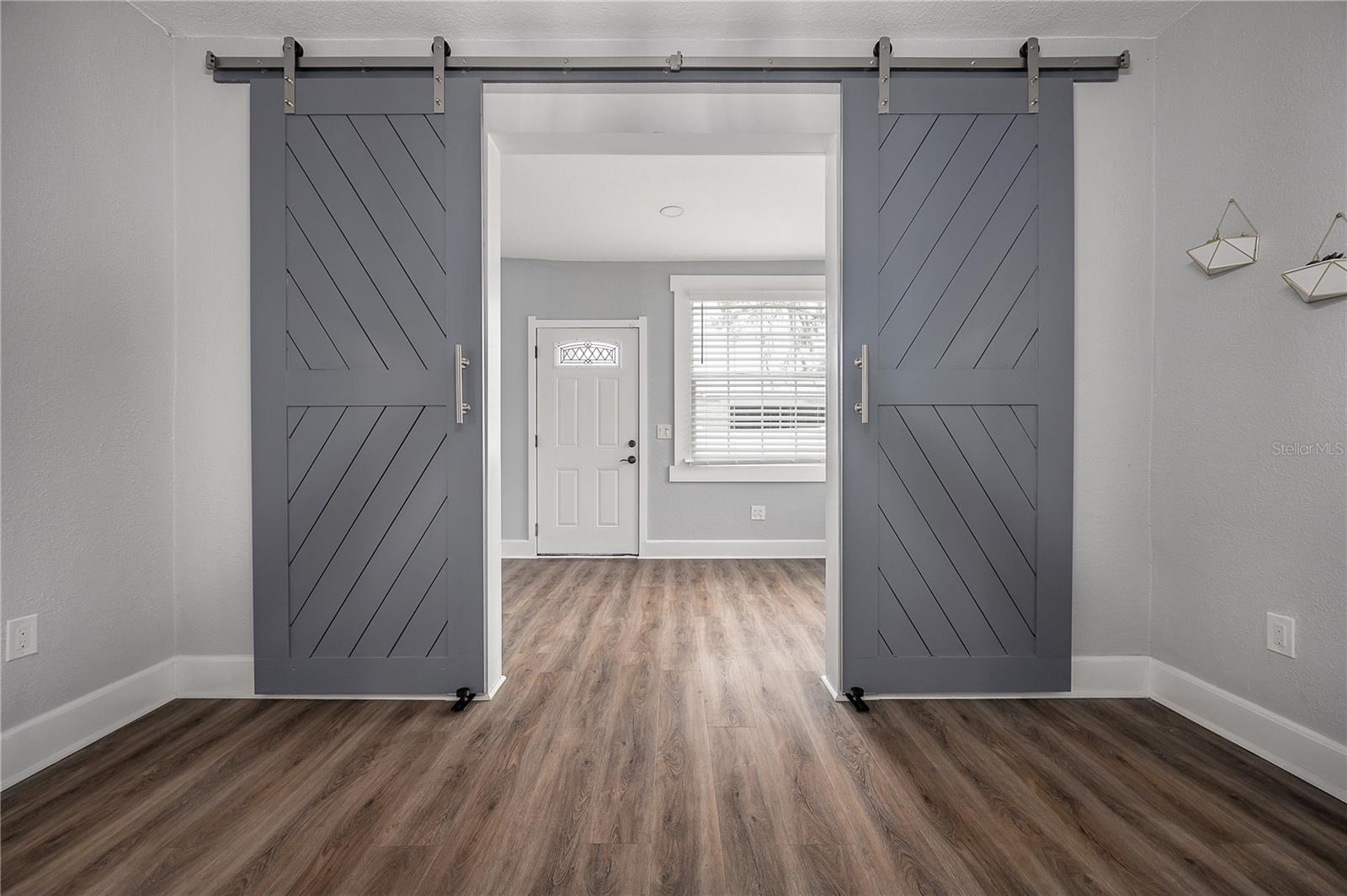 1202 E GIDDENS AVE, TAMPA, FL, 33603