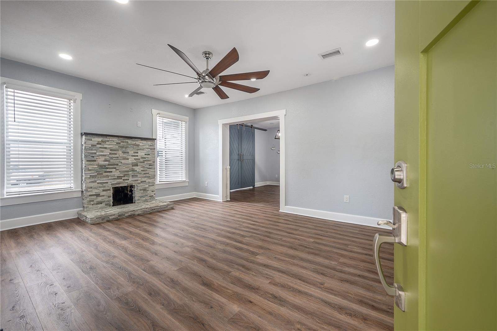 1202 E GIDDENS AVE, TAMPA, FL, 33603