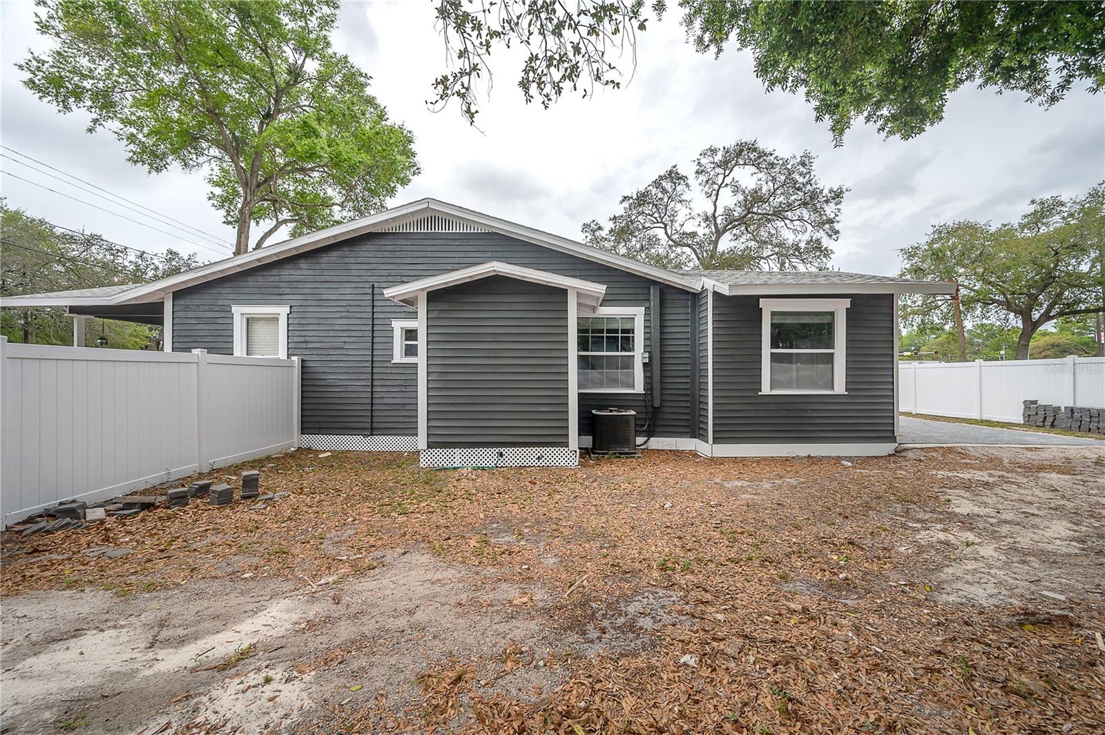 1202 E GIDDENS AVE, TAMPA, FL, 33603