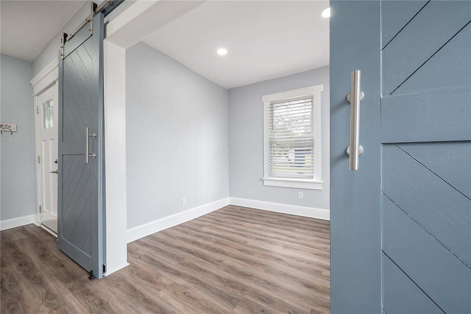 1202 E GIDDENS AVE, TAMPA, FL, 33603