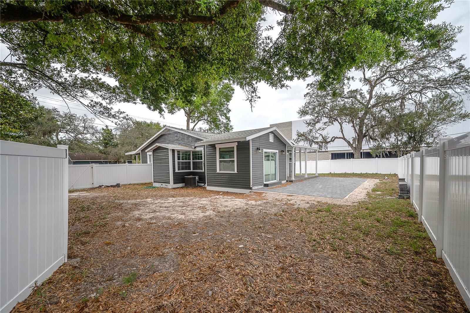 1202 E GIDDENS AVE, TAMPA, FL, 33603