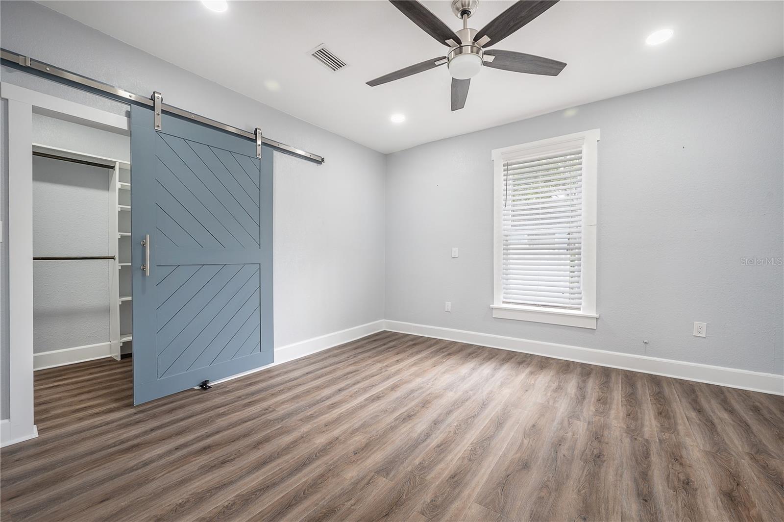 1202 E GIDDENS AVE, TAMPA, FL, 33603