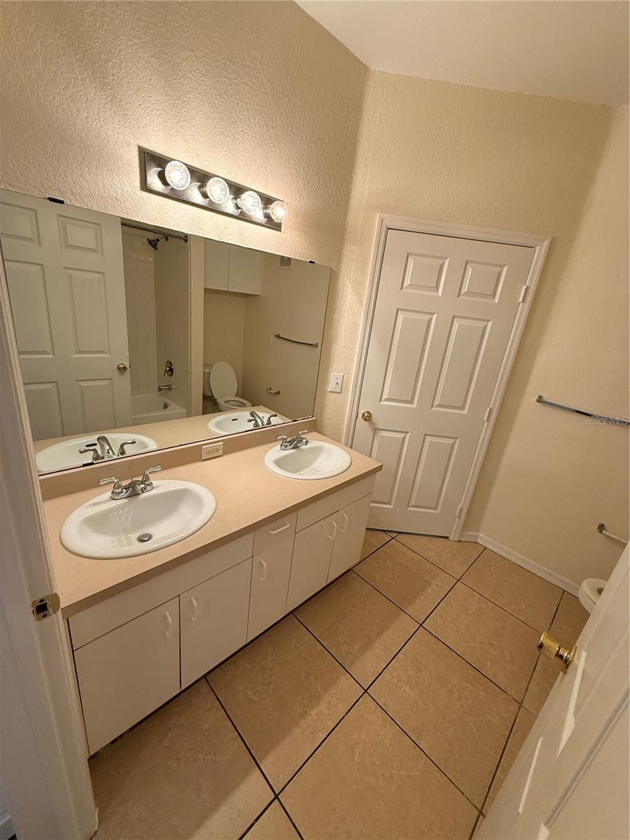 3593 CONROY RD #416, ORLANDO, FL, 32839