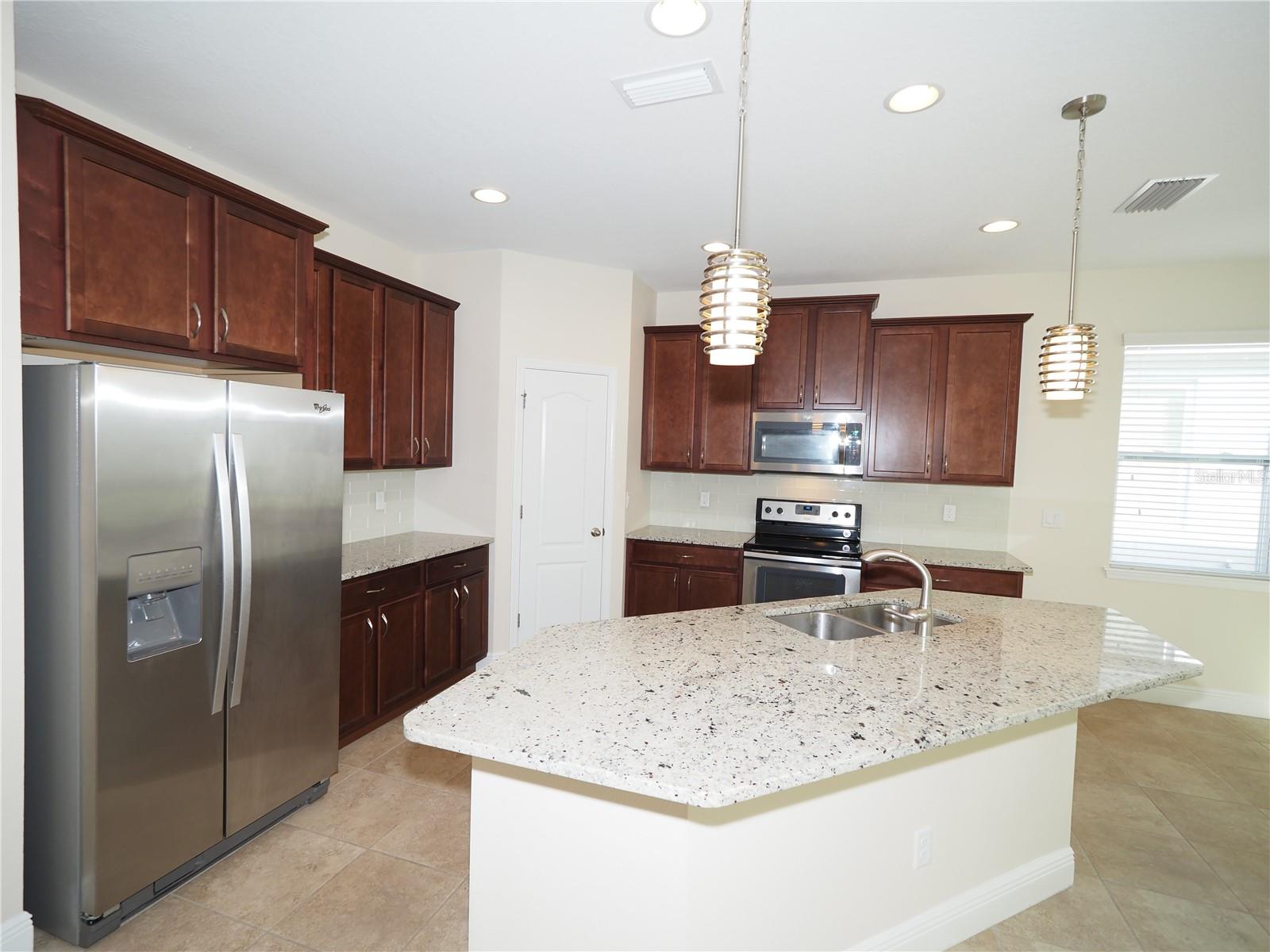 995 MOLLY CIR, SARASOTA, FL, 34232